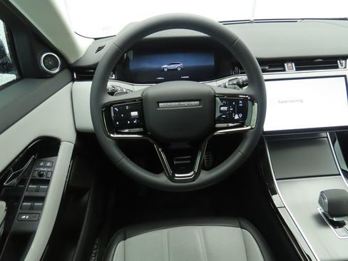 Used 2024 Land Rover Range Rover Evoque Dynamic SE image 10