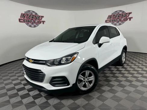 Used 2022 Chevrolet Trax LS w/ Tint and Cruise Package AWD/4WD image 1