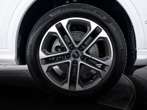 Certified 2025 Audi Q5 Premium w/ Convenience Package image 23