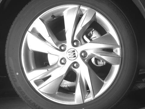 Used 2025 Buick Encore GX Preferred AWD/4WD image 13