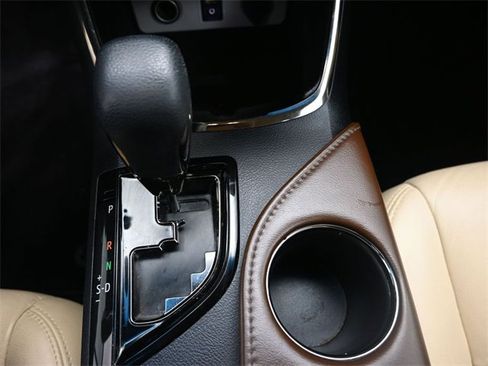 Used 2015 Toyota Avalon XLE image 4