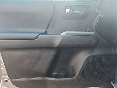 Used 2022 Toyota Tacoma TRD Sport image 21