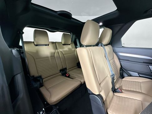 Used 2025 Land Rover Discovery Dynamic SE image 28