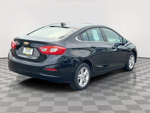 Used 2017 Chevrolet Cruze LT w/ Convenience Package image 5