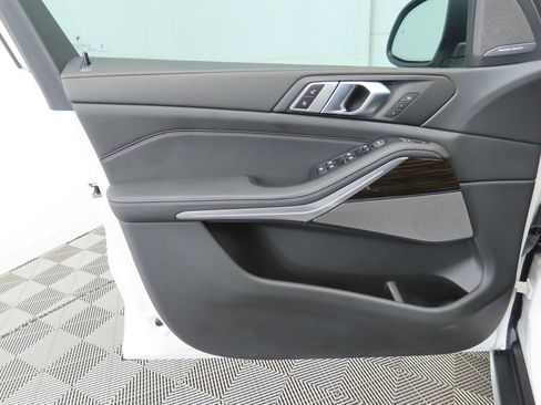 Certified 2024 BMW X5 xDrive40i w/ Premium Package image 24