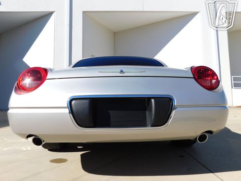 Used 2005 Ford Thunderbird image 21