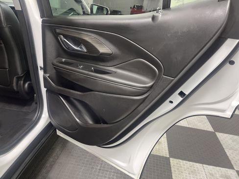Used 2024 GMC Terrain SLT image 19