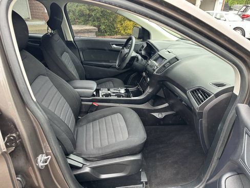 Used 2019 Ford Edge SE FWD image 24
