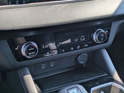 New 2025 Mitsubishi Outlander SE image 23