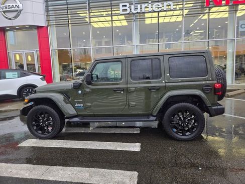 Used 2022 Jeep Wrangler Unlimited Sahara w/ Cold Weather Group image 11