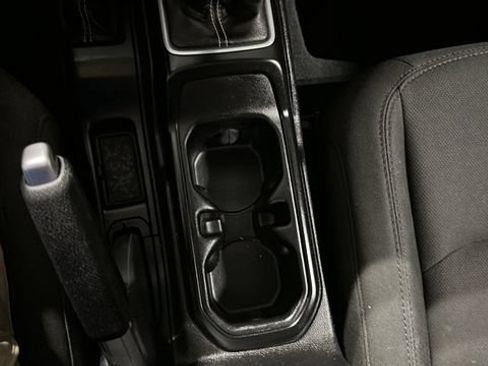 Used 2018 Jeep Wrangler Unlimited Sahara AWD/4WD image 17