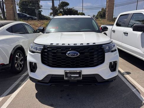 Used 2026 Ford Explorer ST-Line RWD image 2