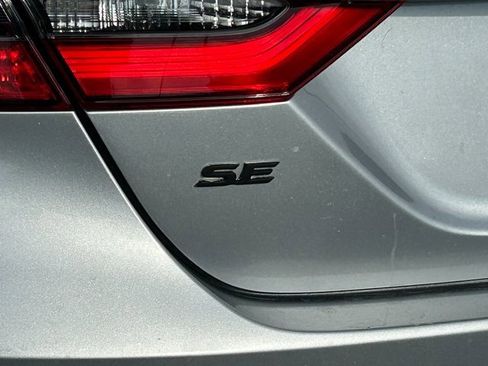 Used 2021 Toyota Camry SE image 5