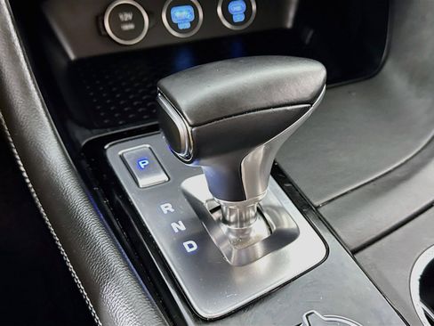 Used 2025 Genesis G70 2.5T image 19