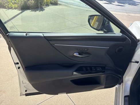 Used 2023 Lexus ES 300h w/ Accessory Package (Z2) FWD image 14