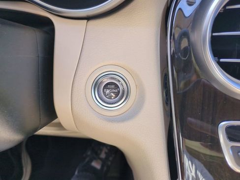 Used 2020 Mercedes-Benz GLC 300 image 29