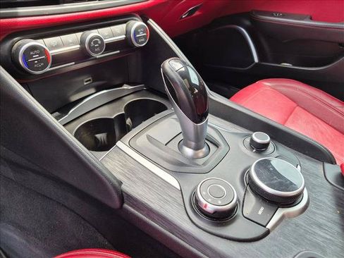 Used 2018 Alfa Romeo Giulia RWD image 12