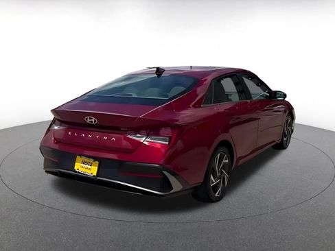 Used 2025 Hyundai Elantra SEL FWD image 11