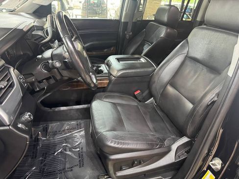 Used 2019 Chevrolet Suburban LT RWD image 18