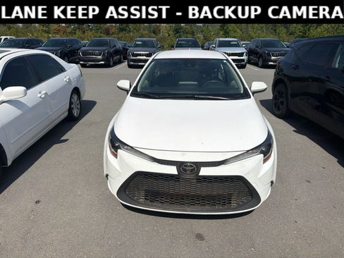 Used 2021 Toyota Corolla LE FWD image 2