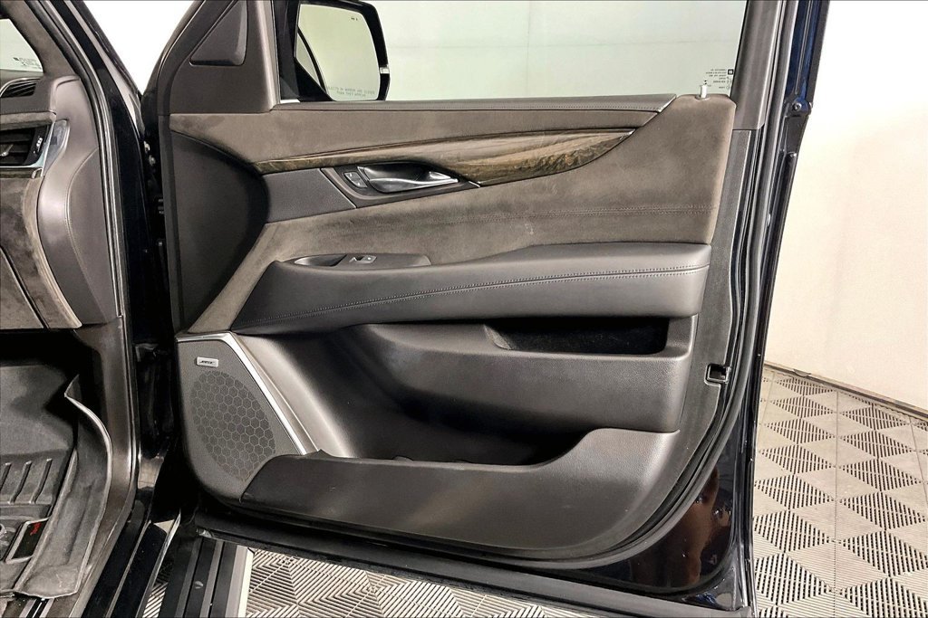 Used 2016 Cadillac Escalade Platinum AWD/4WD image 22