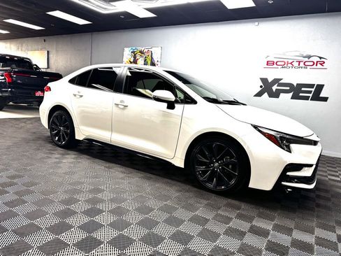 Used 2024 Toyota Corolla SE FWD image 2