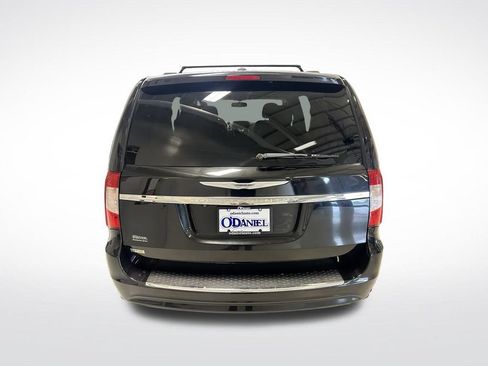 Used 2016 Chrysler Town & Country Touring FWD image 27