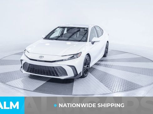 Used 2025 Toyota Camry SE image 2