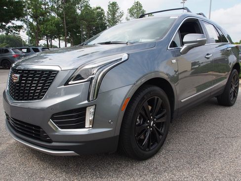 Used 2022 Cadillac XT5 Premium Luxury w/ Technology Package FWD image 4