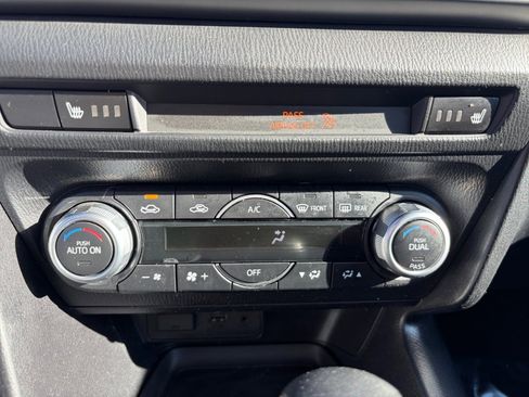 Used 2018 MAZDA MAZDA3 Touring image 18