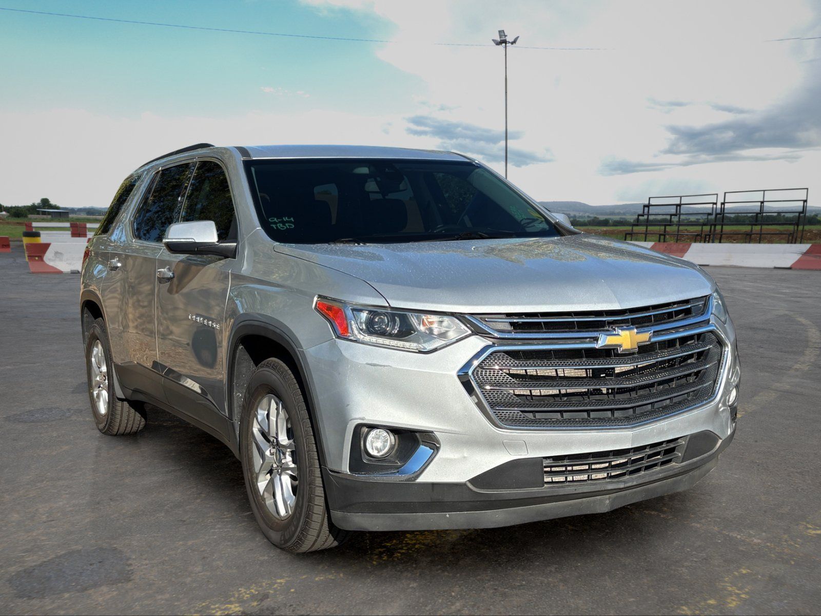 Used 2021 Chevrolet Traverse LT FWD image 2