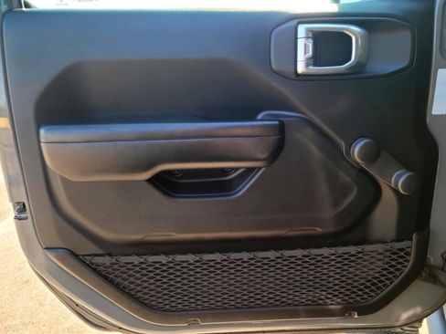 Used 2021 Jeep Wrangler Sport image 7