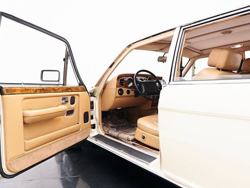 Used 1990 Rolls-Royce Silver Spur image 46