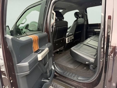 Used 2020 Ford F150 Lariat image 34