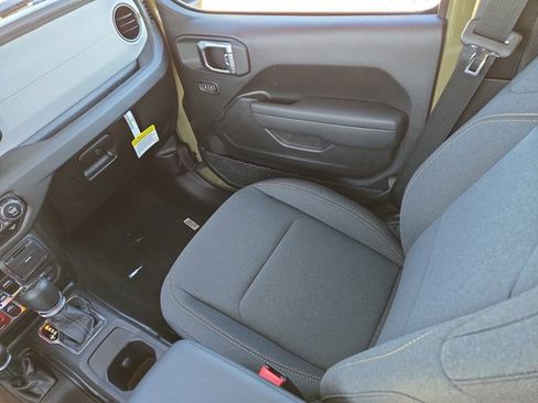 New 2025 Jeep Gladiator Sport image 17