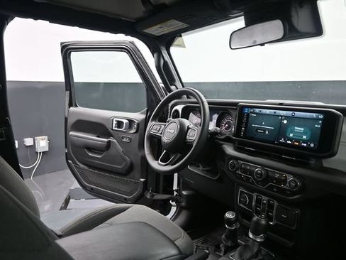 Used 2024 Jeep Gladiator Sport AWD/4WD image 44
