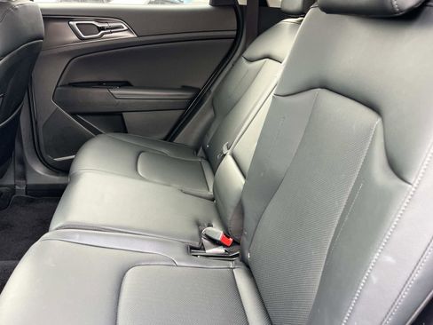 Used 2023 Kia Sportage EX image 21
