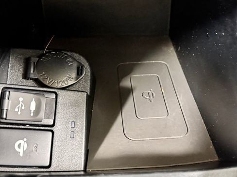 Used 2015 Toyota Camry XLE w/ Convenience Package FWD image 25