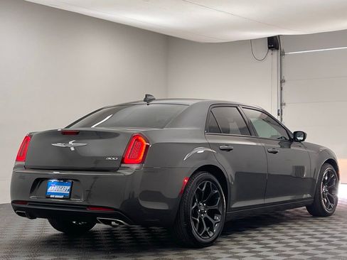 Used 2019 Chrysler 300 Touring w/ Sport Appearance Package RWD image 6
