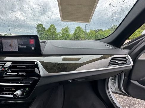 Used 2020 BMW 530i w/ Luxury Package RWD image 16