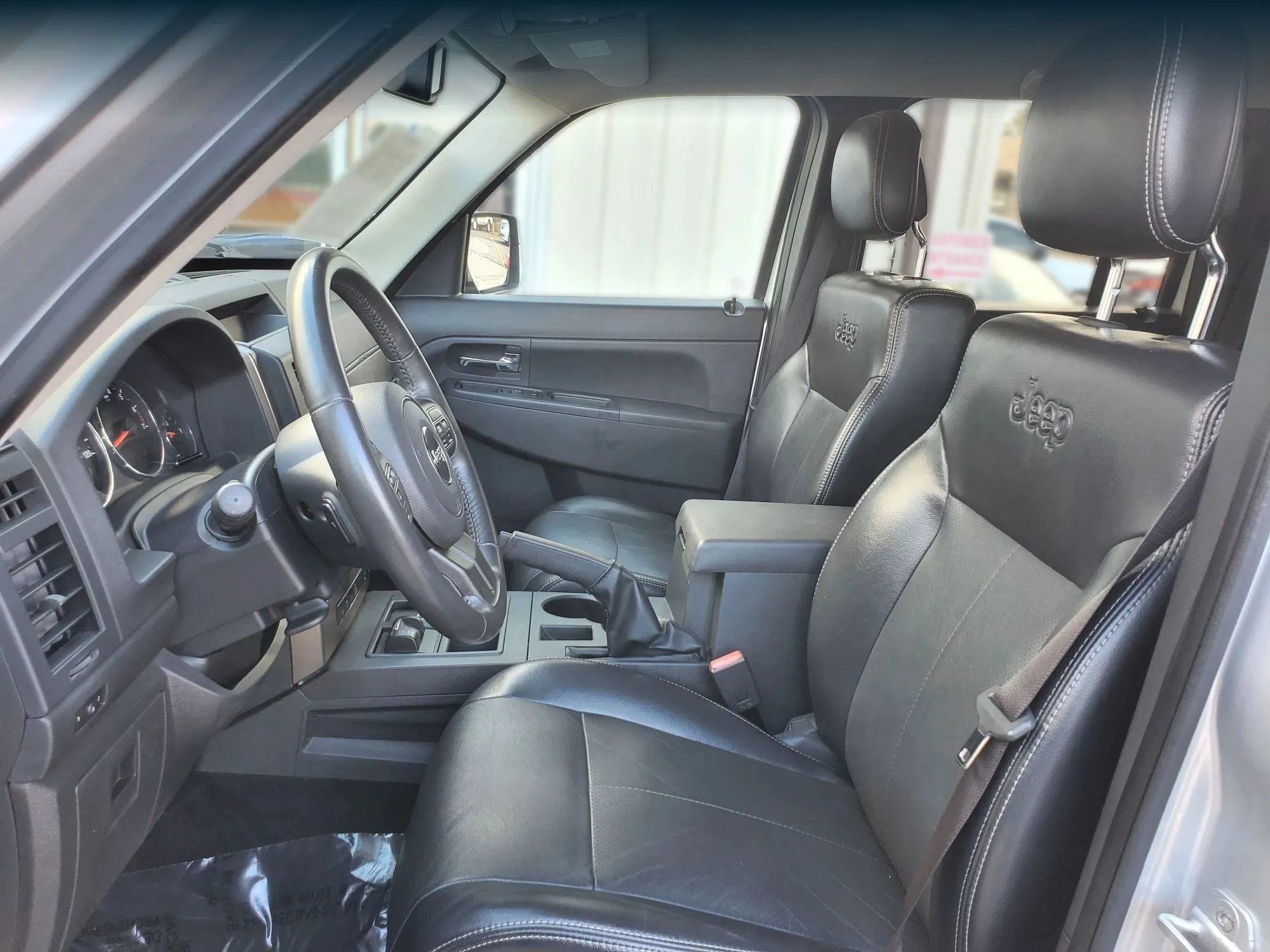 Used 2012 Jeep Liberty Sport AWD/4WD image 26