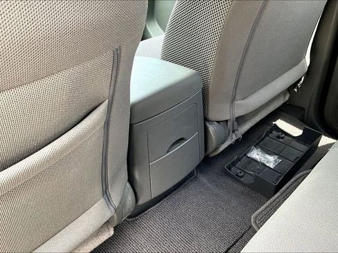 Used 2021 Nissan Frontier SV w/ Midnight Edition Floor Mats AWD/4WD image 13