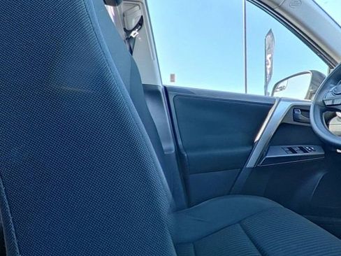 Used 2018 Toyota RAV4 LE image 27