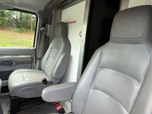 Used 2022 Ford E-350 and Econoline 350 Super Duty RWD image 17