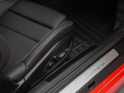 Used 2025 Porsche 911 Carrera image 23