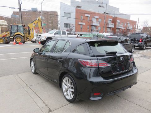 Used 2017 Lexus CT 200h w/ Navigation System Package image 5