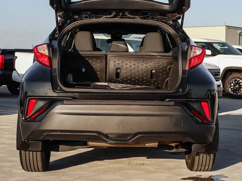 Used 2020 Toyota C-HR XLE FWD image 28