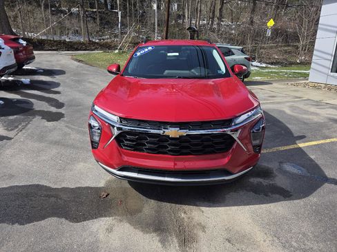 New 2026 Chevrolet Trax LT w/ LT Convenience Package image 2