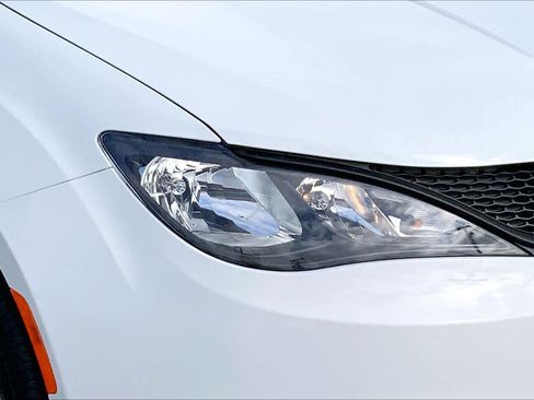 New 2026 Chrysler Voyager LX image 10