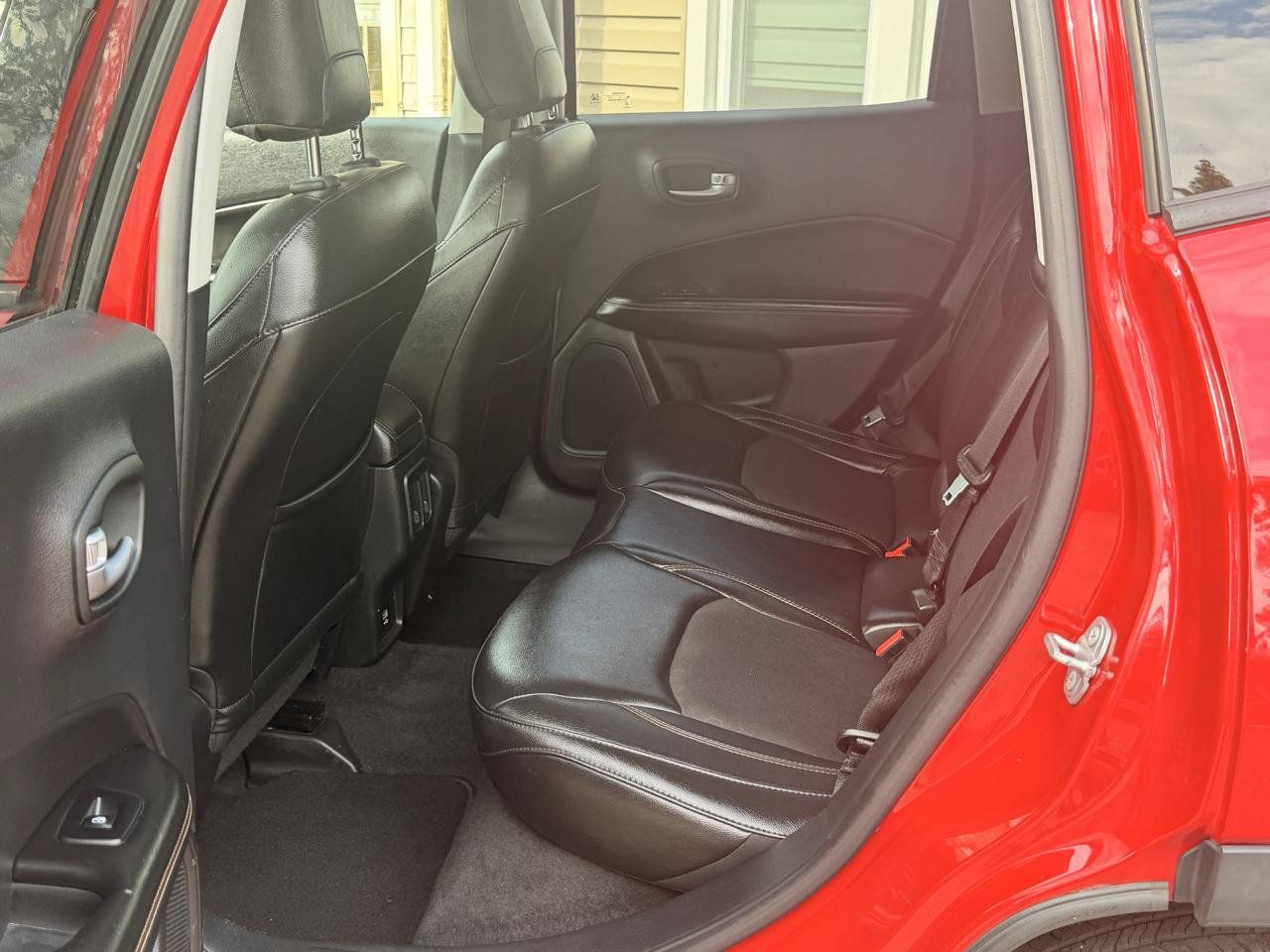 Used 2018 Jeep Compass Latitude AWD/4WD image 18